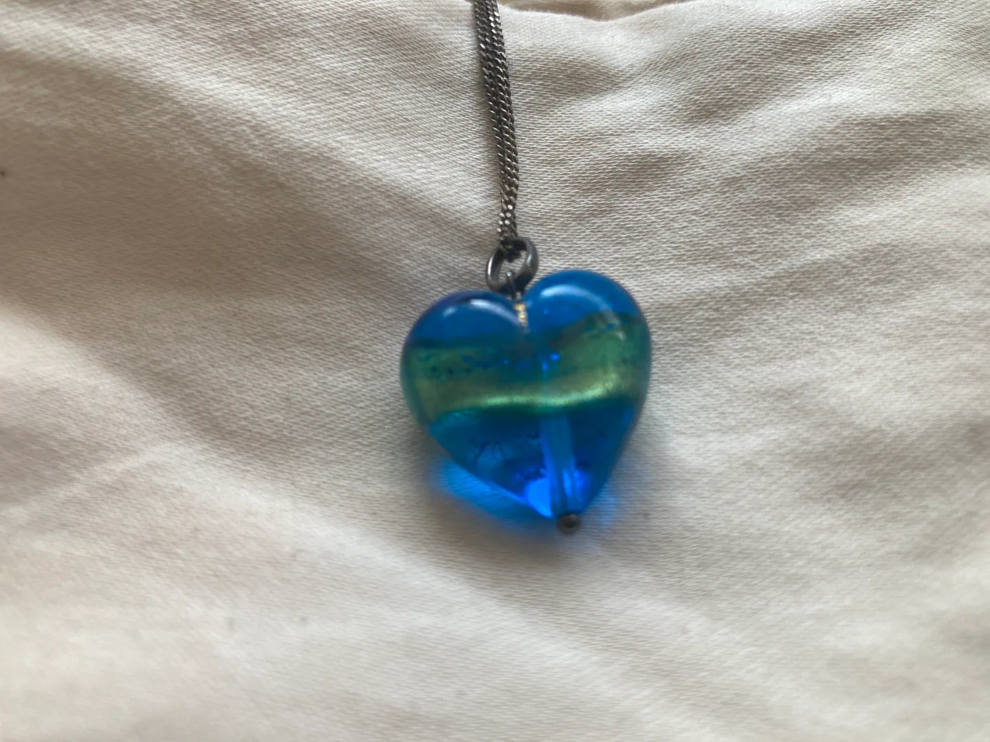 silver chain with glass heart image indicator(4)