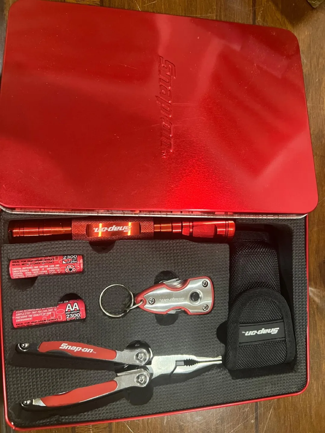 Snap-on Tool Set in Red Tin thumbnail