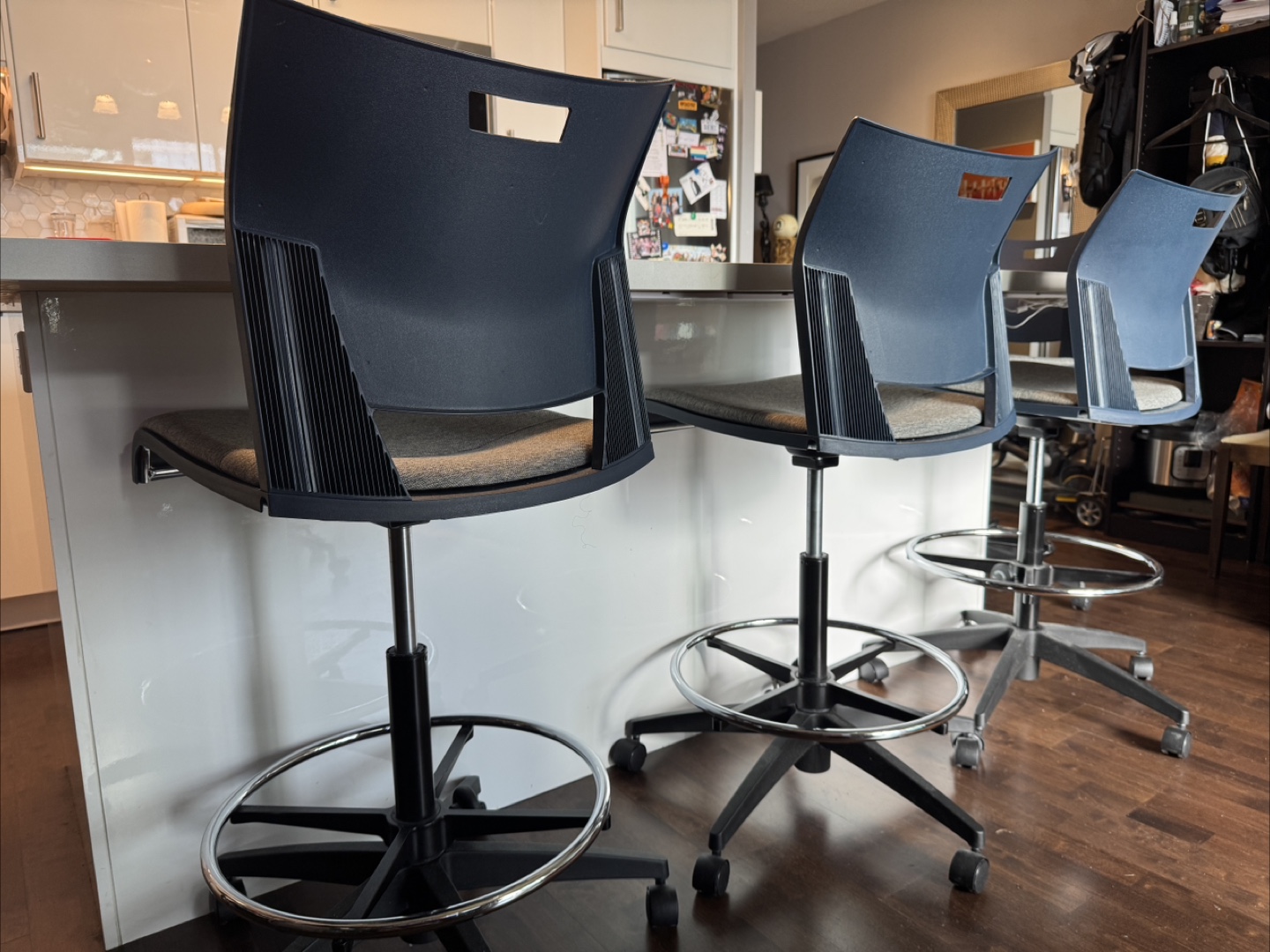 Set of 4 Adjustable Height Bar Stools - photo 3