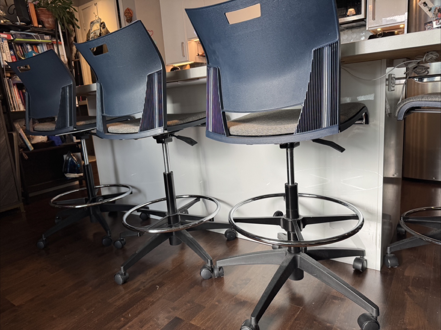 Set of 4 Adjustable Height Bar Stools - photo 2