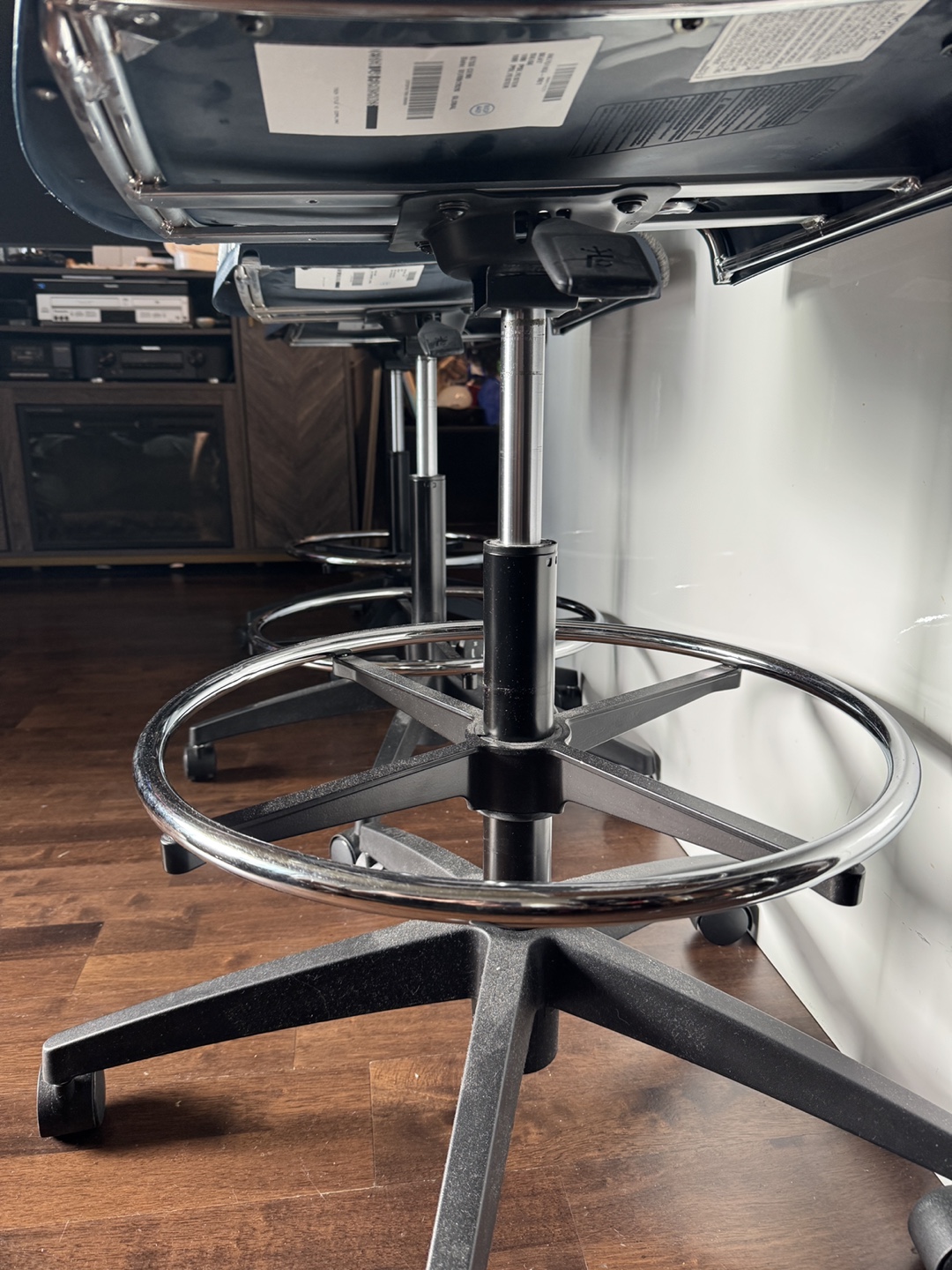 Set of 4 Adjustable Height Bar Stools - photo 5