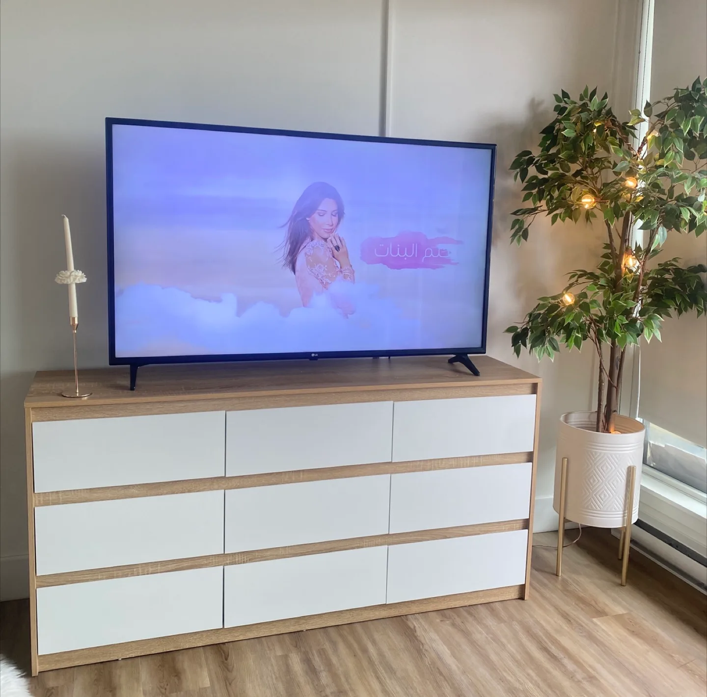 Modern dresser thumbnail