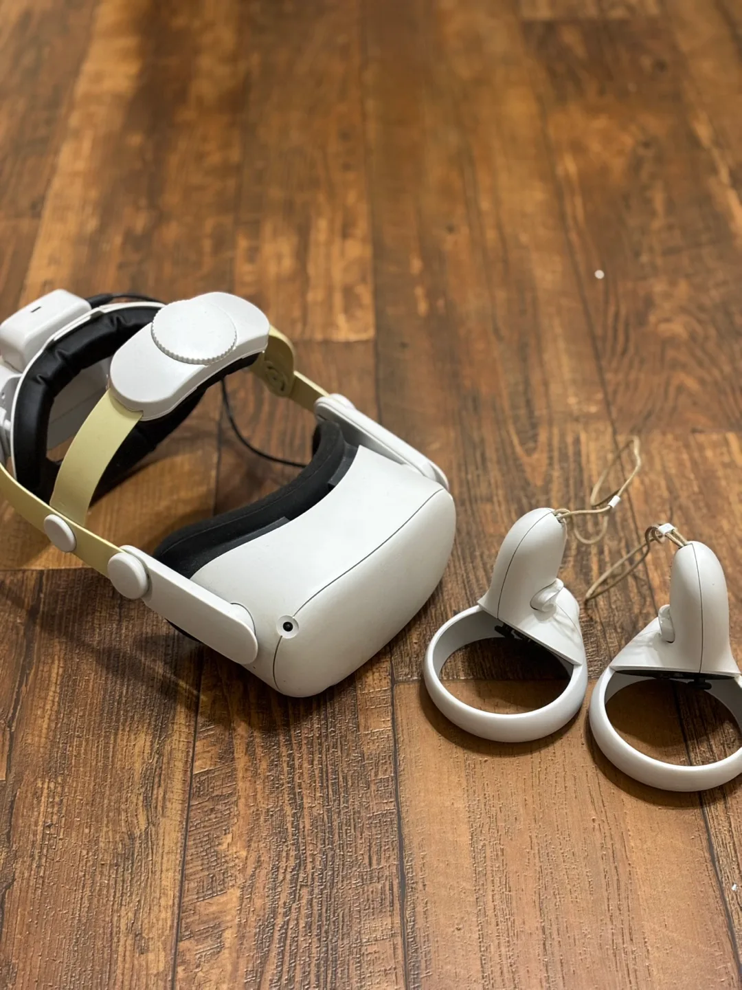 Oculus Quest 2 VR Headset thumbnail