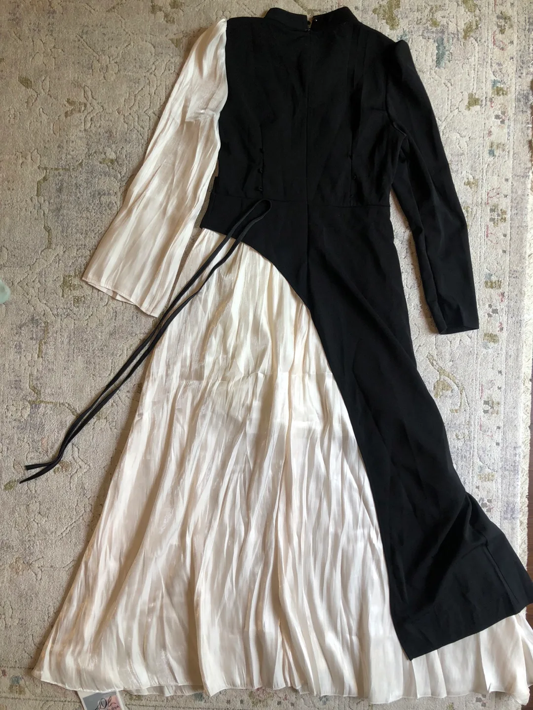DressLova Black & White Dress thumbnail