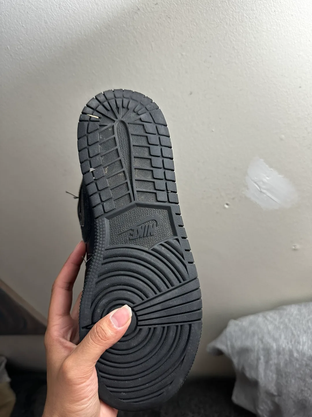 Nike Air Jordan 1 Mid Black image indicator(4)