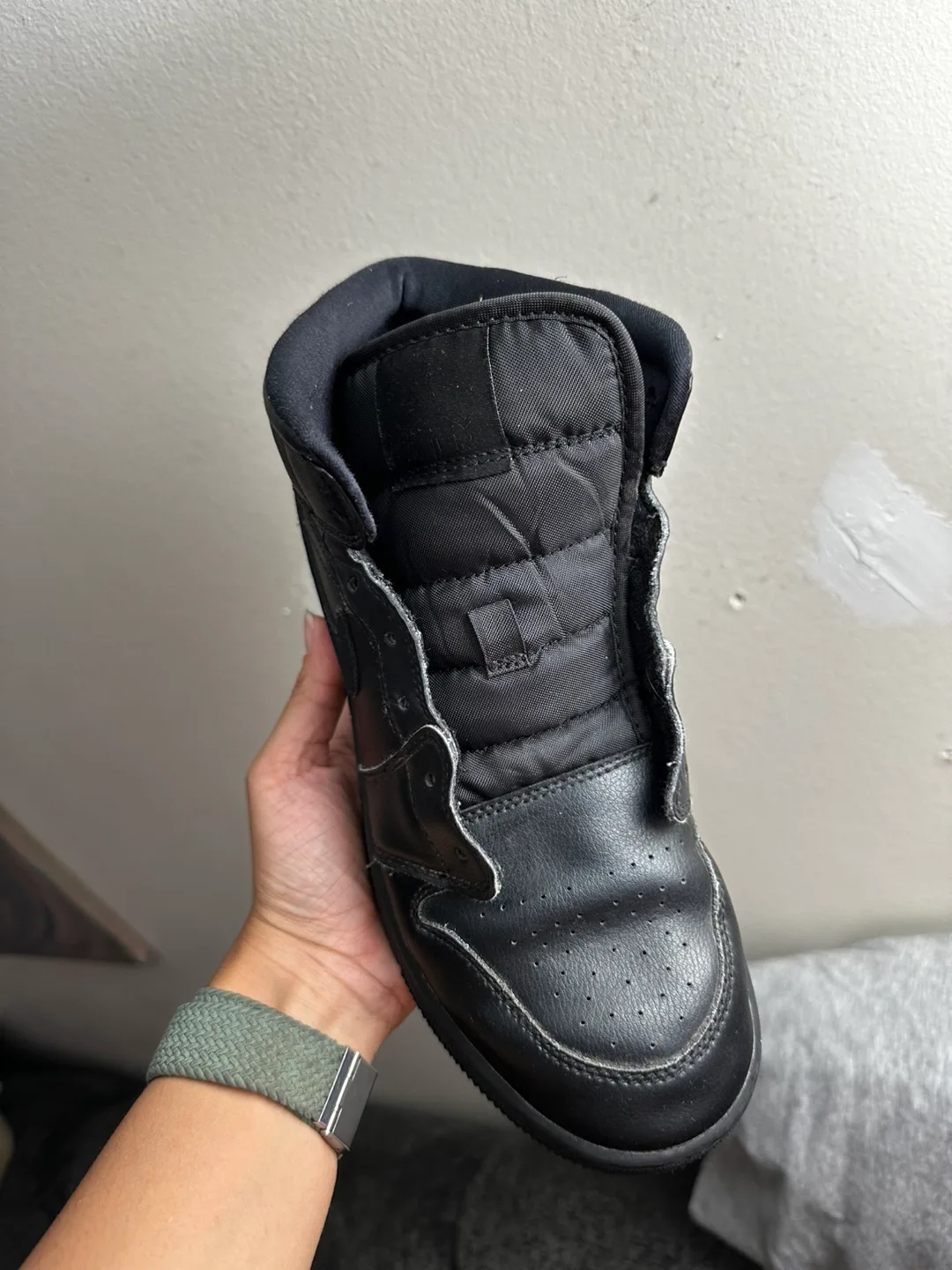 Nike Air Jordan 1 Mid Black image indicator(2)
