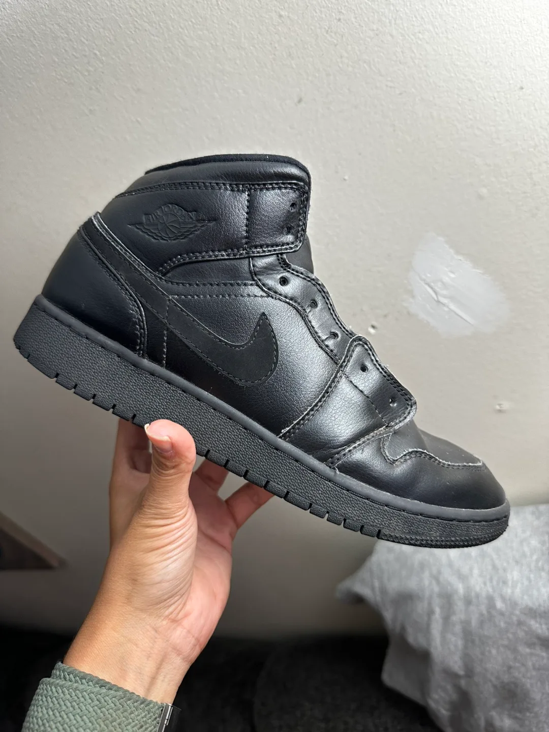 Nike Air Jordan 1 Mid Black thumbnail