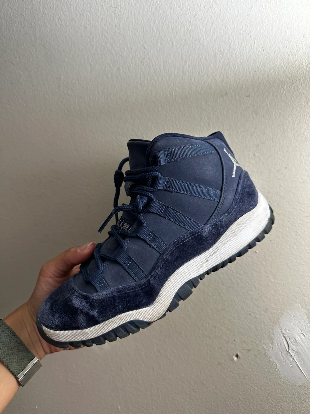 Air Jordan 11 Retro 'Midnight Navy Velvet' thumbnail