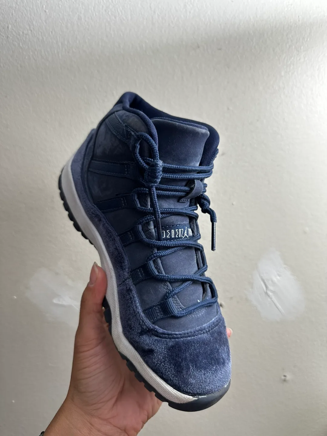 Air Jordan 11 Retro 'Midnight Navy Velvet' image indicator(2)