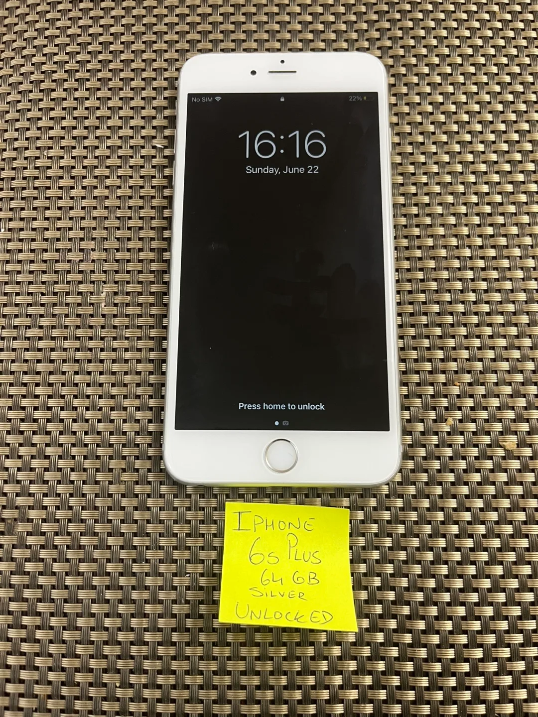 iPhone 6s Plus 64GB Silver Unlocked image indicator(2)