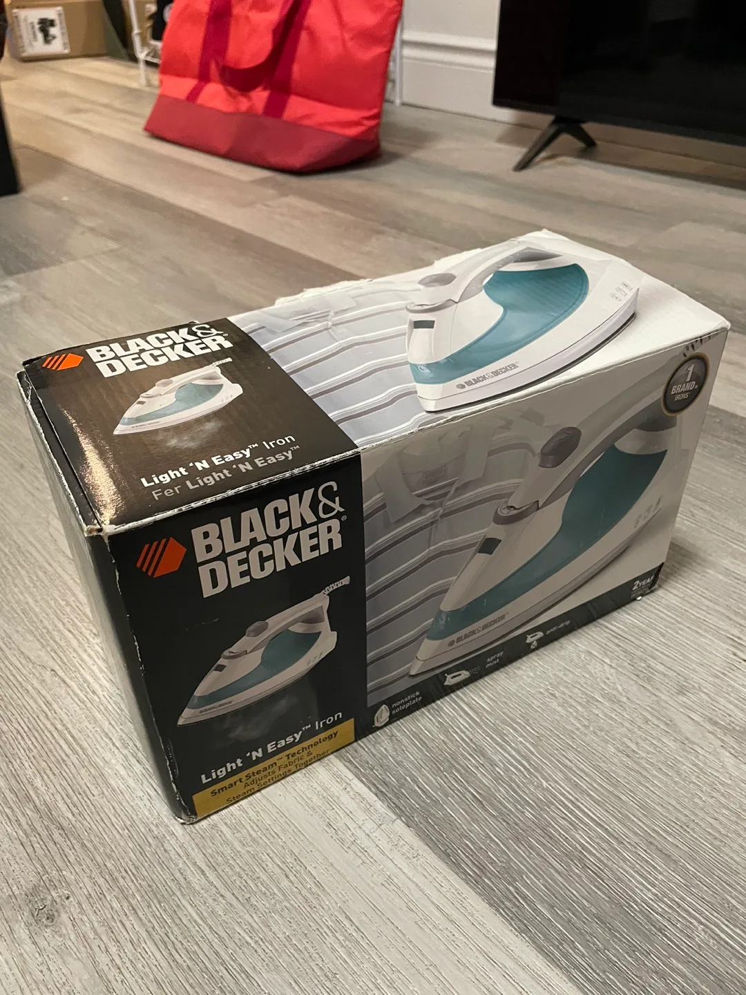 Black & Decker Light 'N' Easy Iron - New in Box! thumbnail