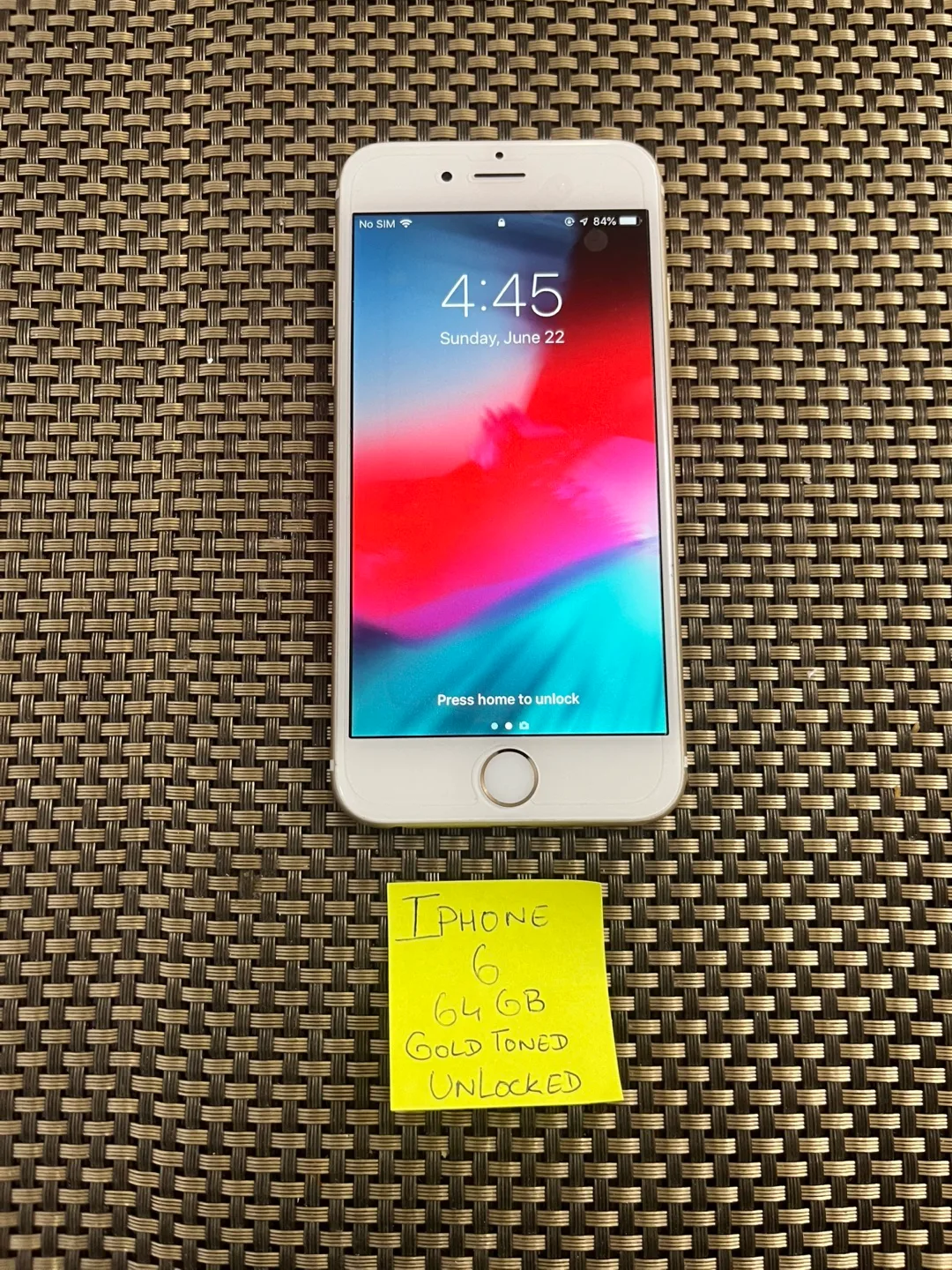 Apple iPhone 6 - 64GB Gold - Unlocked thumbnail