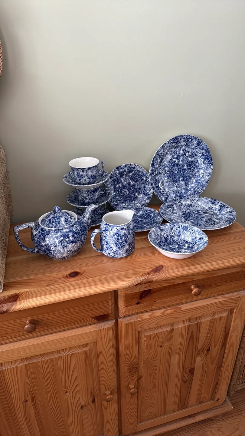 Laura Ashley Chintzware Dinner Set thumbnail