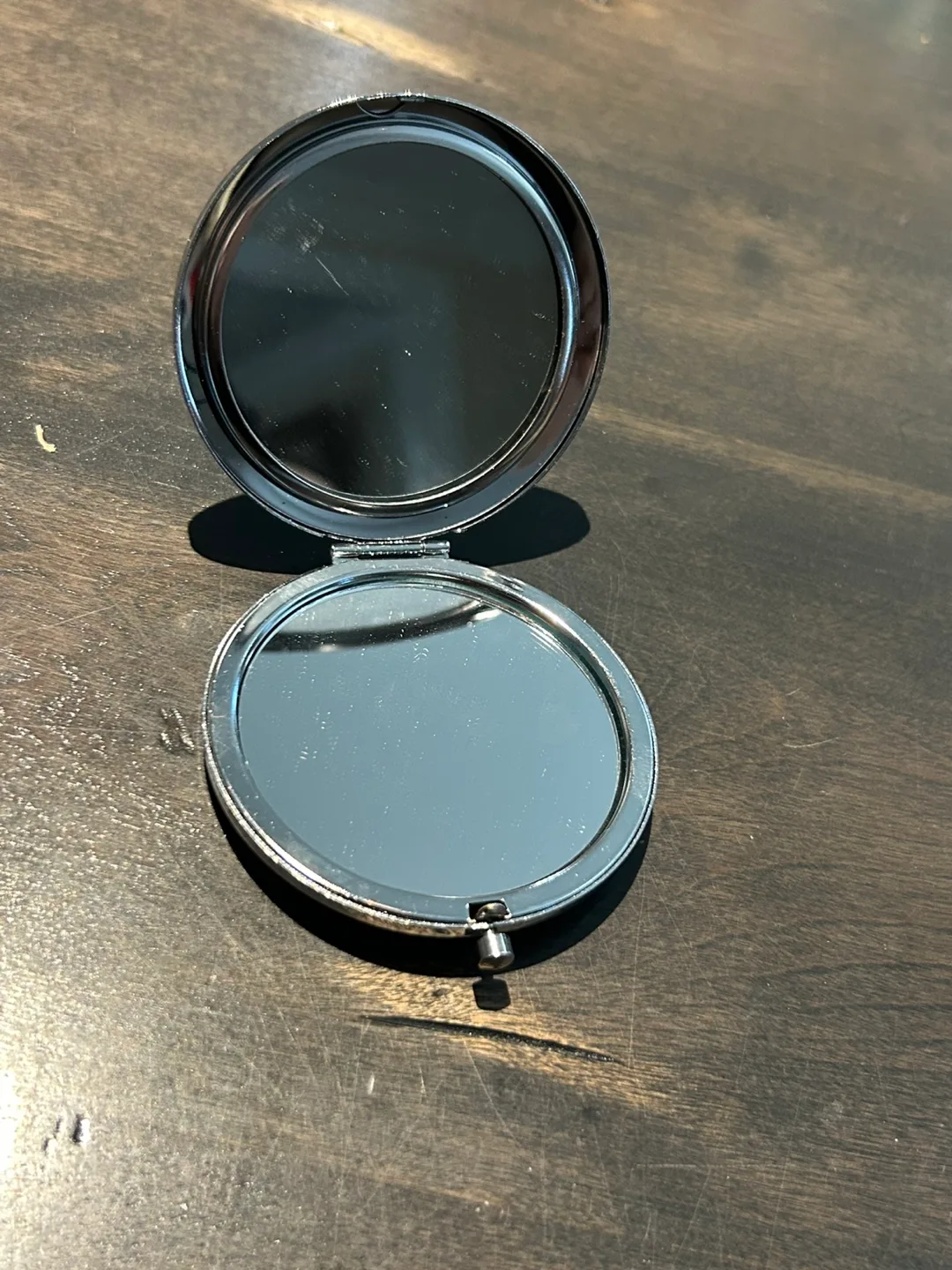 Compact Mirror - Eiffel Tower Design image indicator(2)