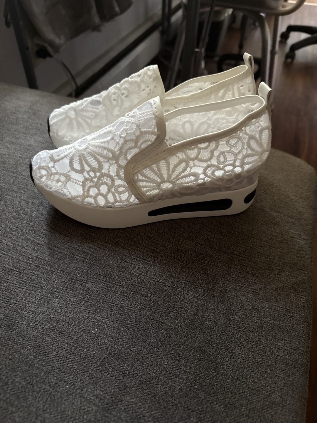 White Lace Women's Slip-on Shoes