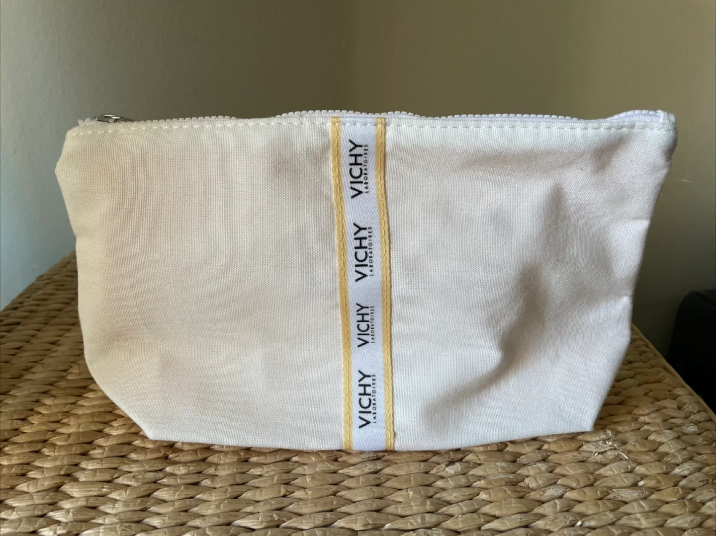 Vichy Laboratoires Makeup Bag #freecycle thumbnail
