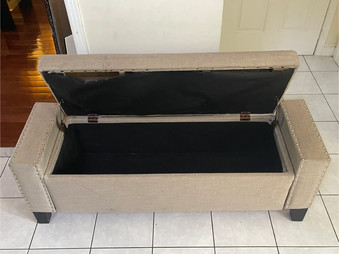 Upholstered Storage Bench image indicator(3)