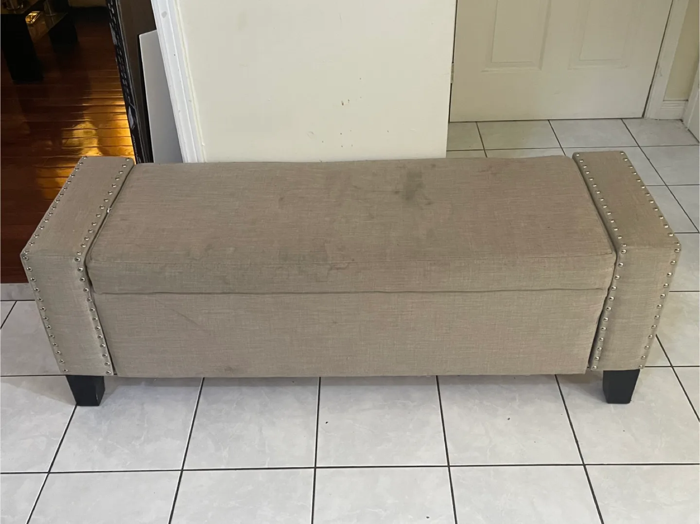 Upholstered Storage Bench image indicator(4)
