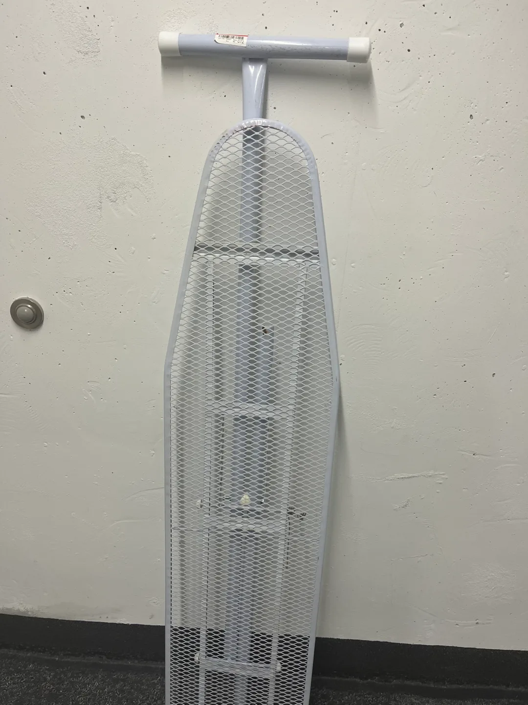 Ironing Board - Adjustable standing ironing board with cover image indicator(3)