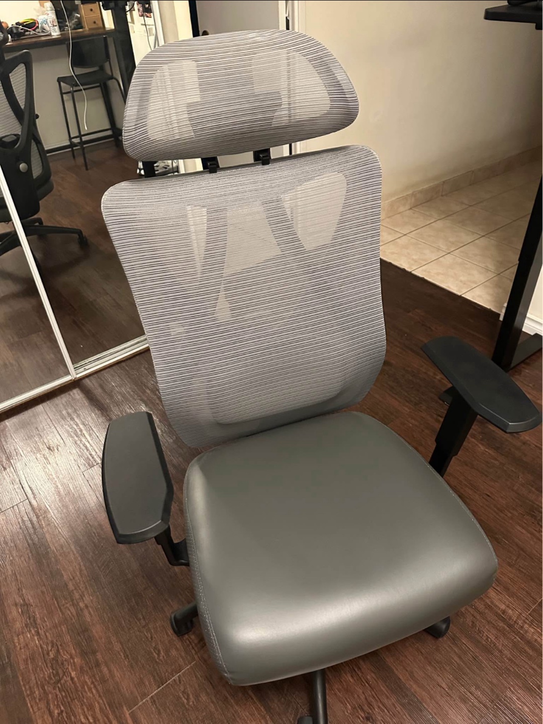 Staples Ergonomic Leather Mesh office computer chair