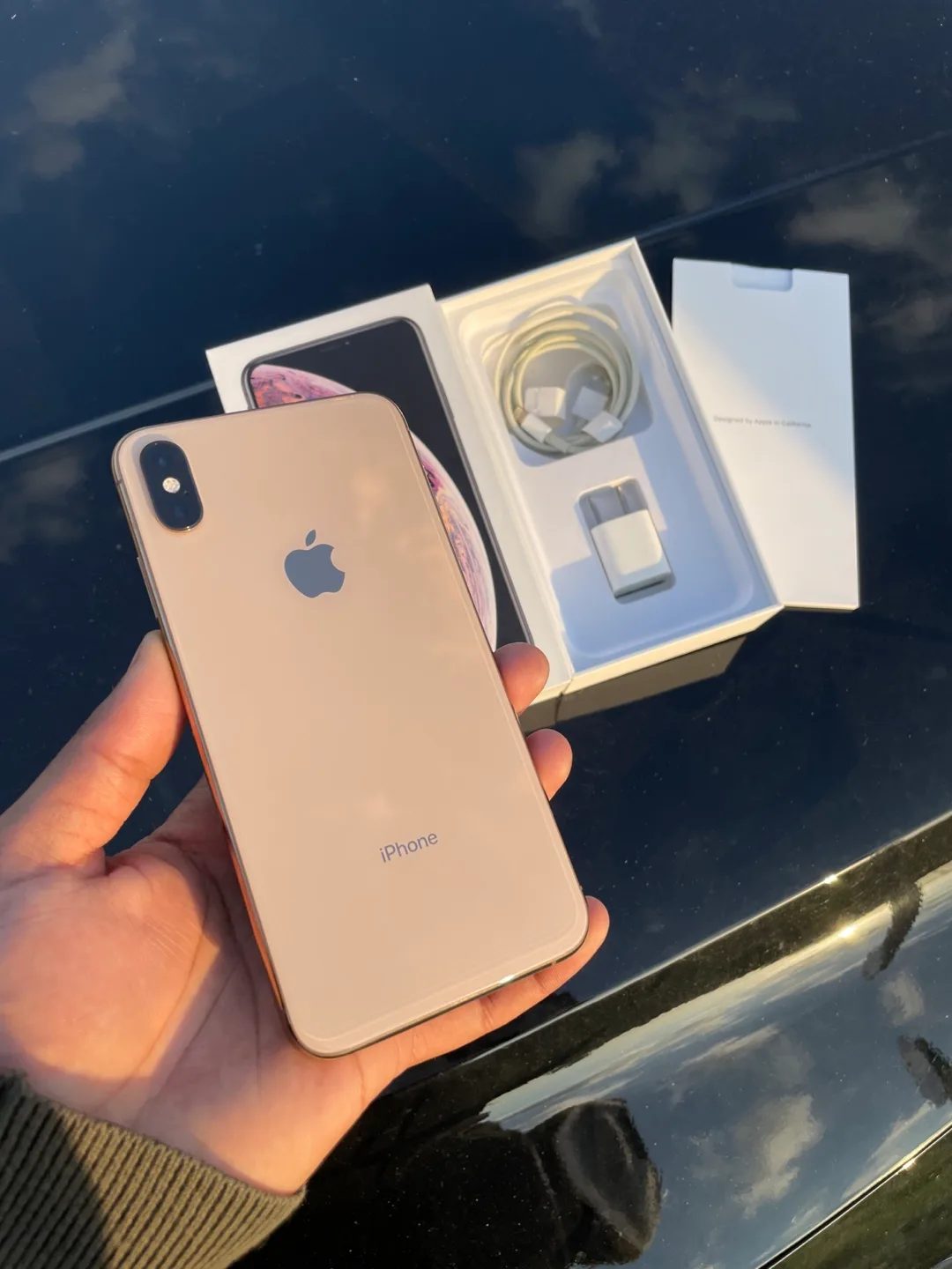 iPhone XS Max 256gb FULL BOX & GENUINE CHARGER thumbnail