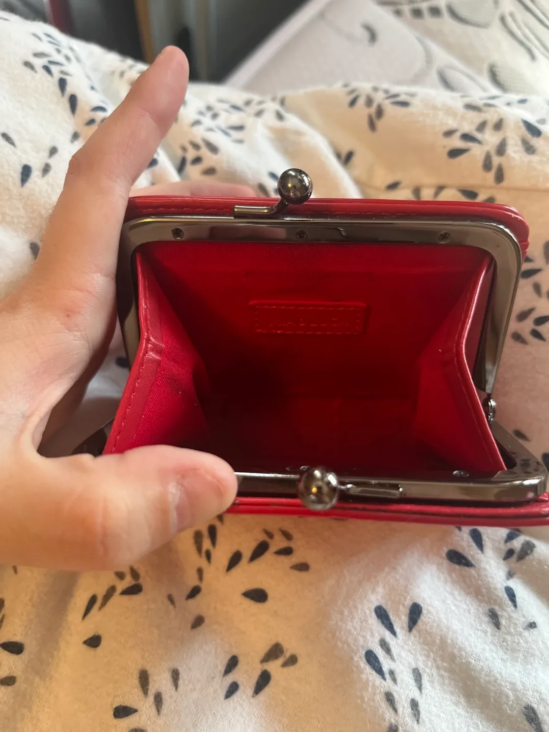 MIA&LUCA Red Wallet image indicator(3)