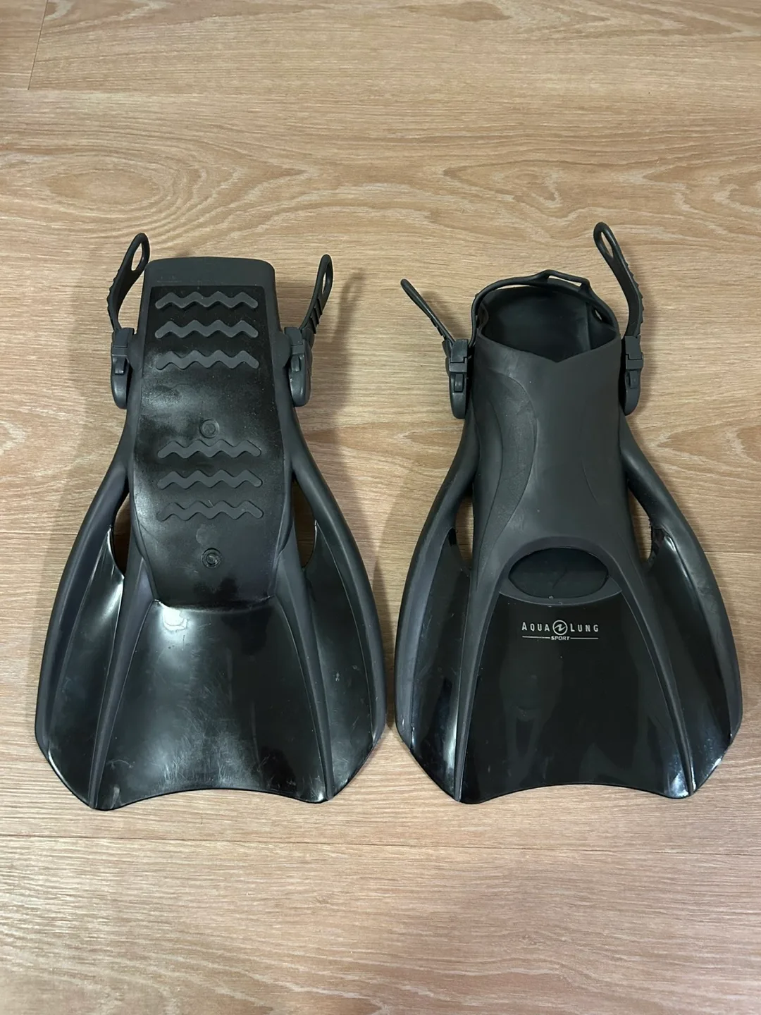 Speedo Kickboard & Aqua Lung Fins image indicator(2)