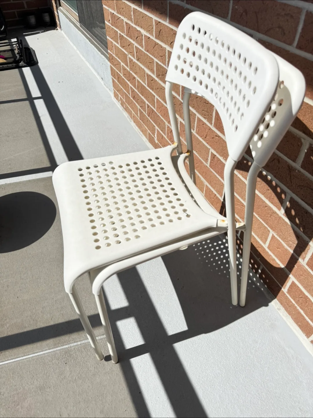 #freecycle 🍀 IKEA VÄSTERÖN White Outdoor Chair thumbnail