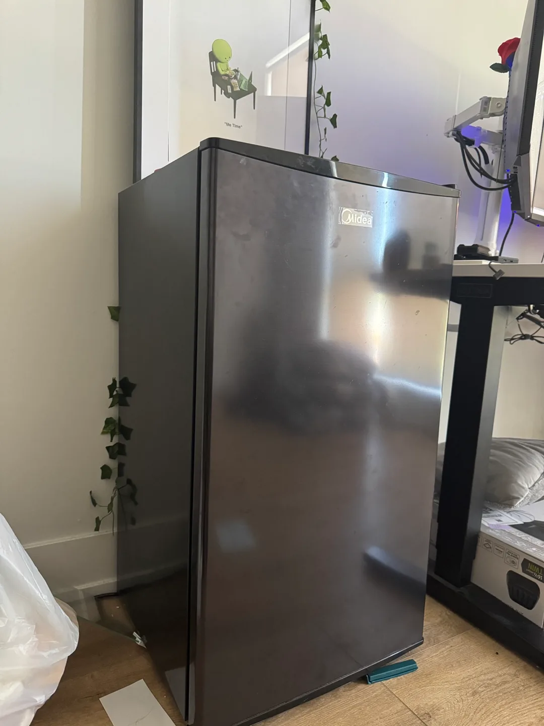 Midea Compact Refrigerator - Like New thumbnail