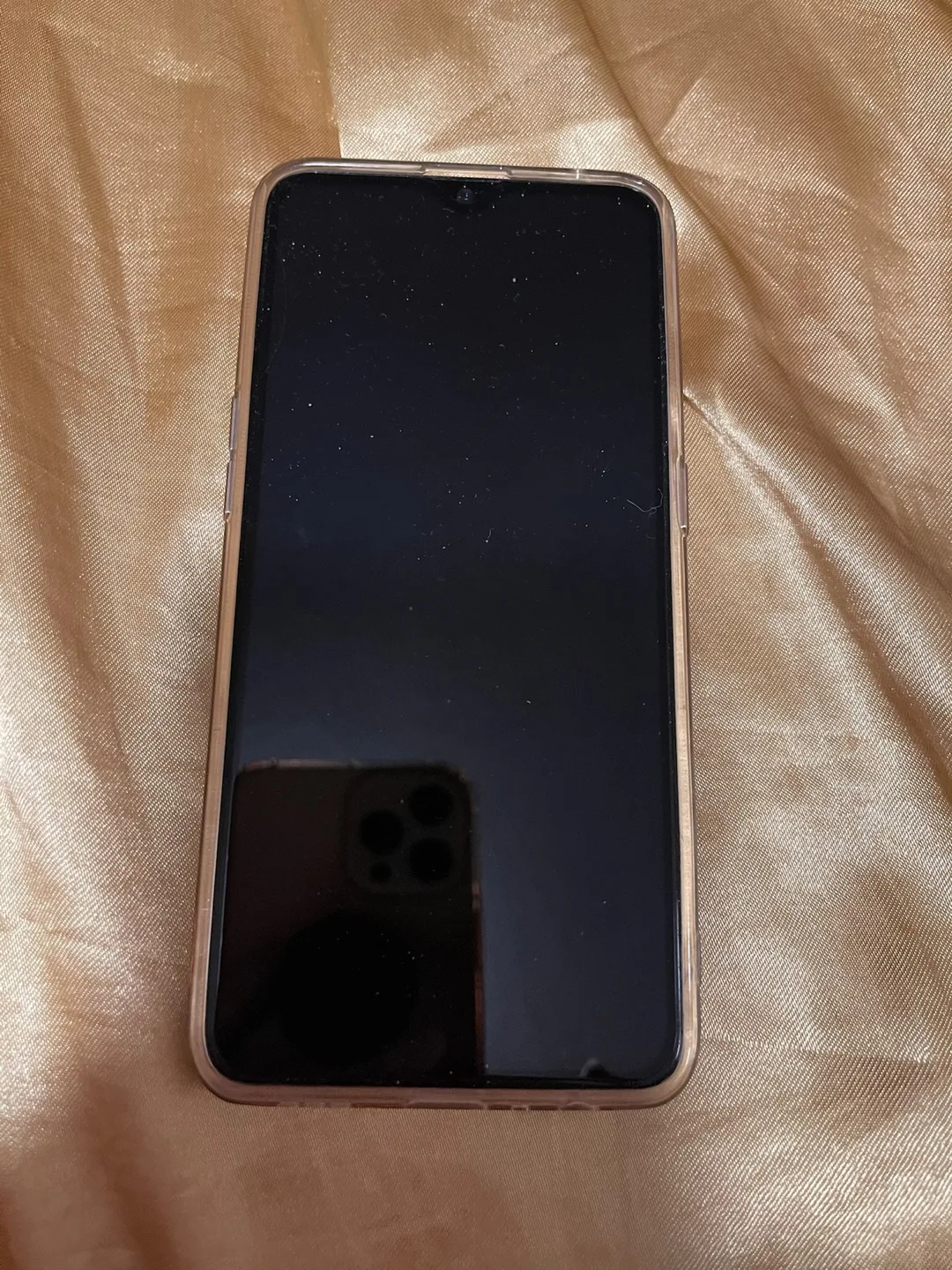 #freecycle .. Phone case with floral design image indicator(2)