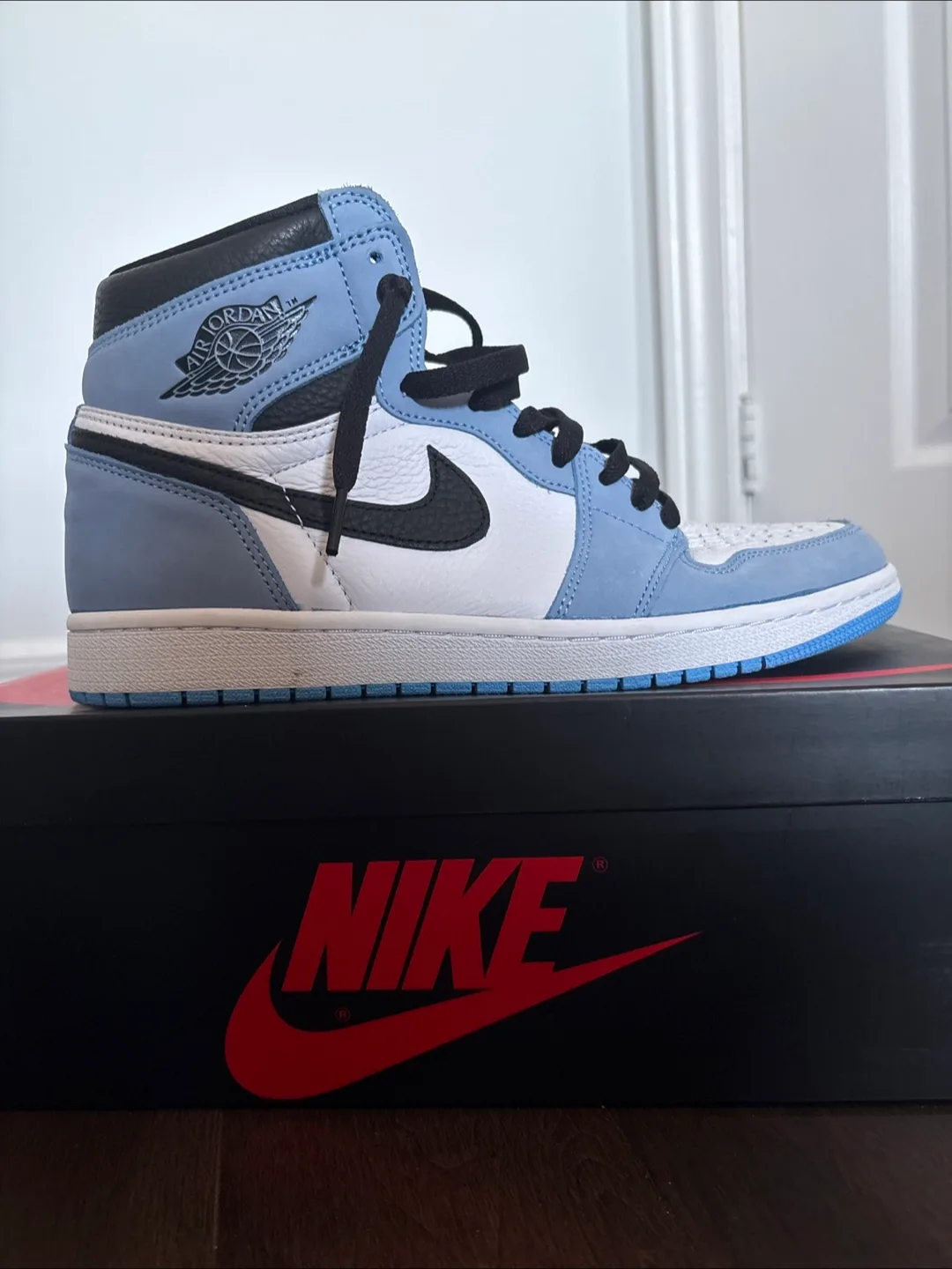Nike Air Jordan 1 High University Blue, Size 10 image indicator(2)
