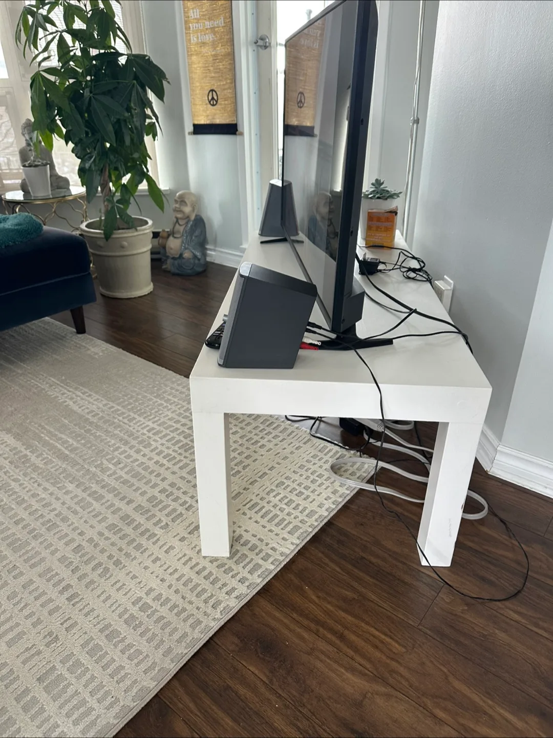 White TV Stand image indicator(2)