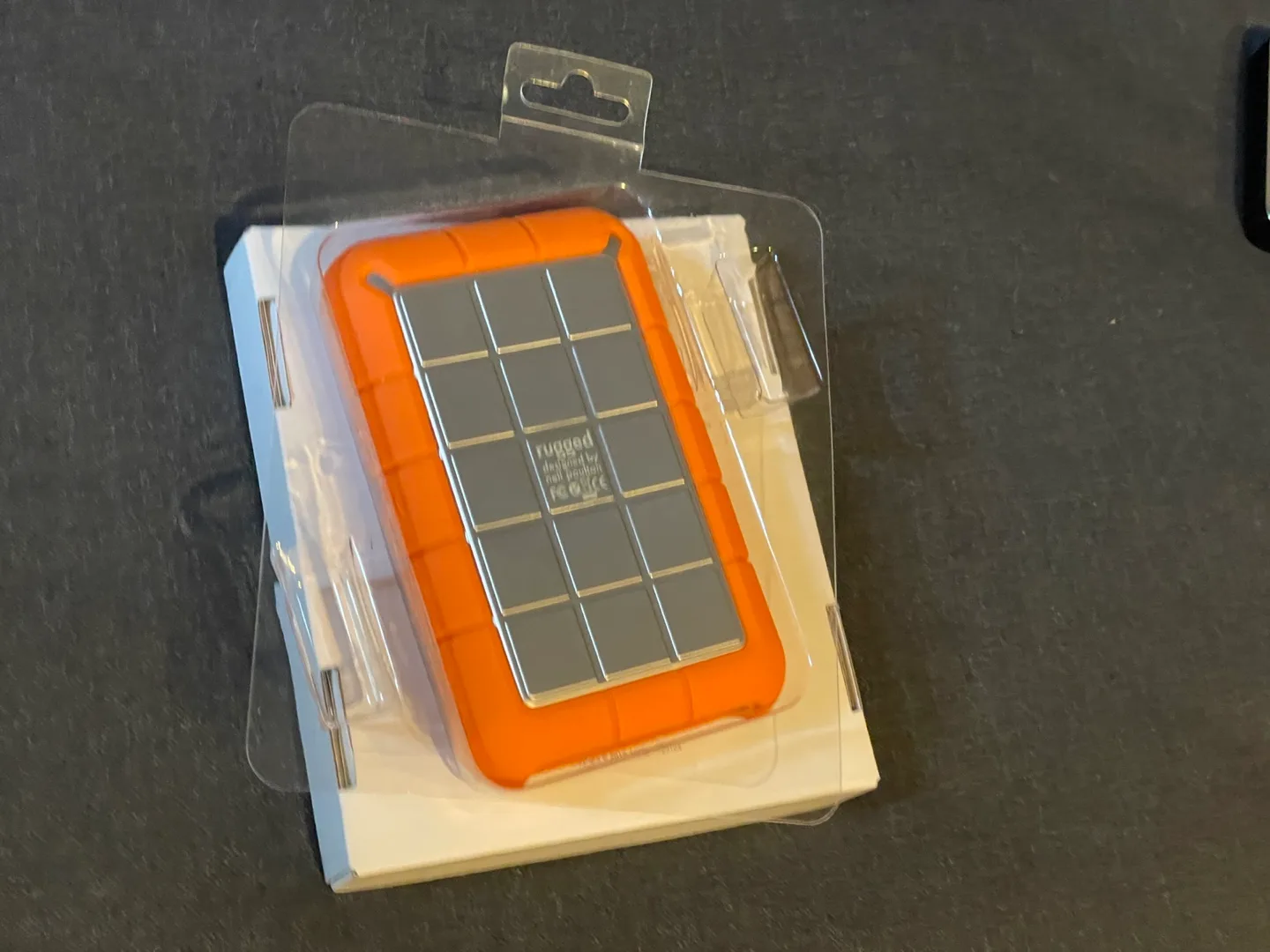 Lacie 1 TB Rugged Mini USB 3.0 Hard drive image indicator(6)