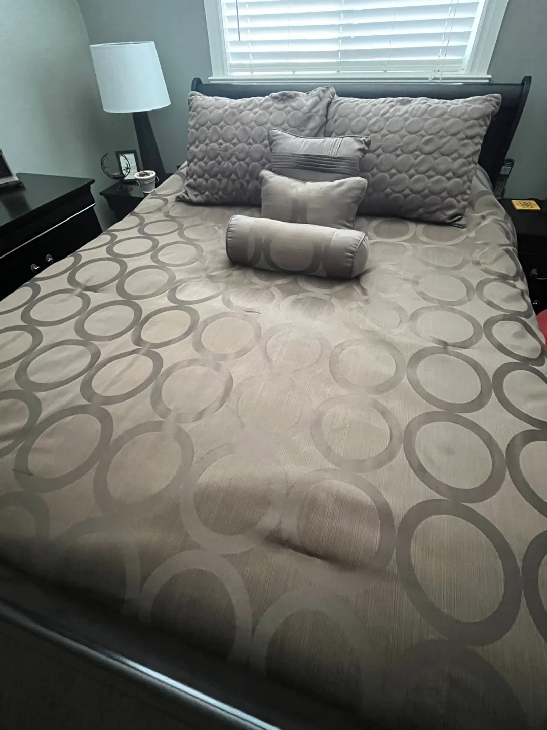 Bedding Set - Queen Size thumbnail