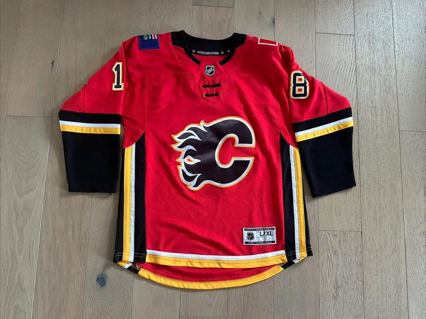 Calgary flames large -xl hockey  jersey NWOT thumbnail