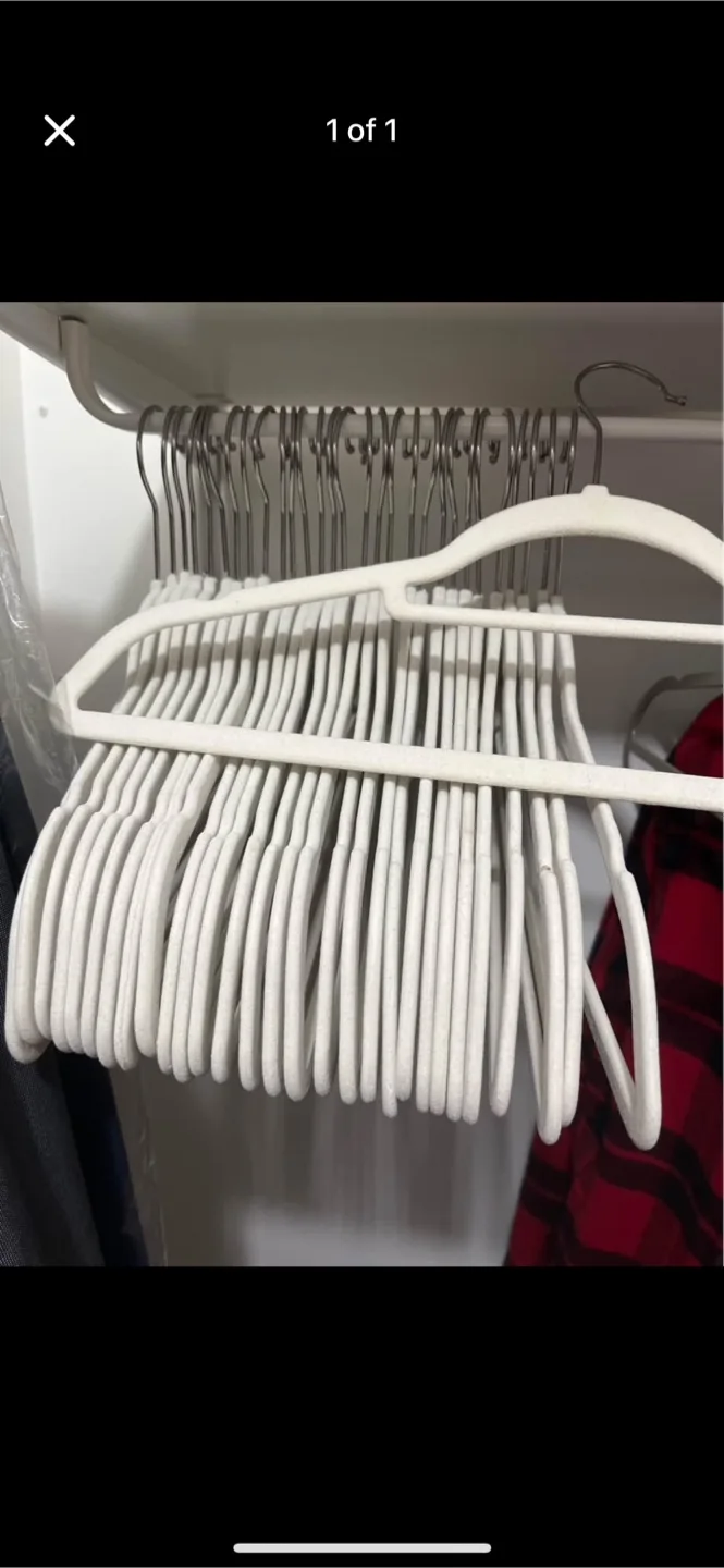30 New Beige Velvet Hangers thumbnail