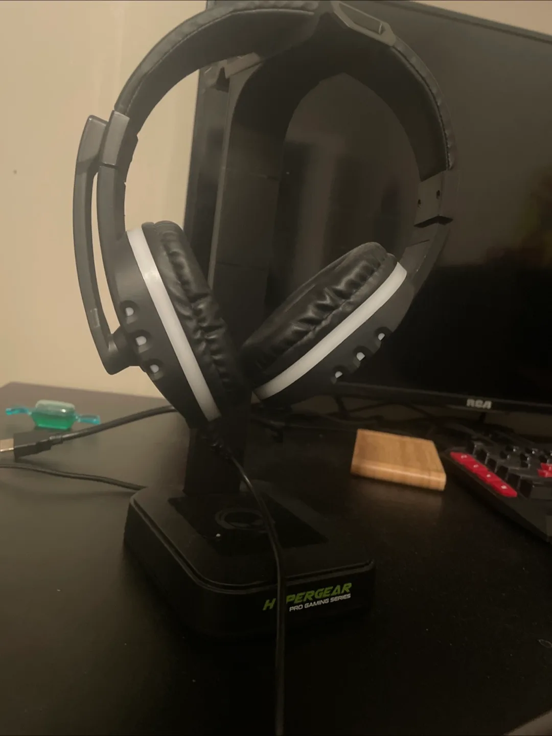 HyperGear Pro Gaming Series Headset including stand thumbnail