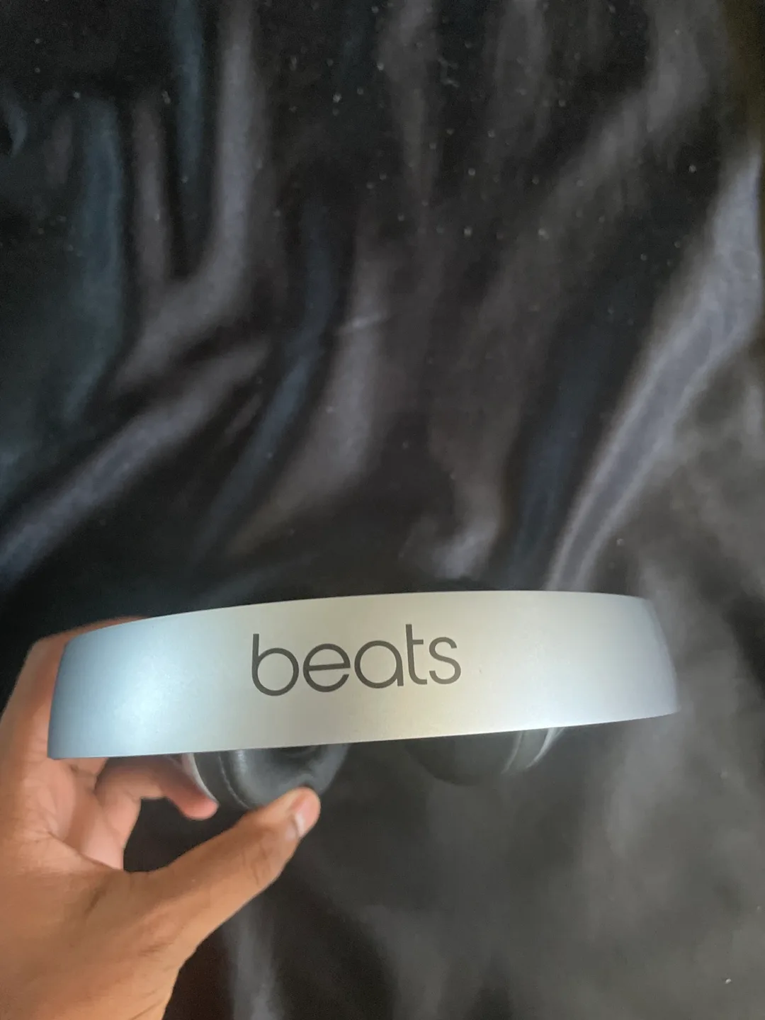 Beats Solo3 Wireless Headphones - Silver image indicator(2)