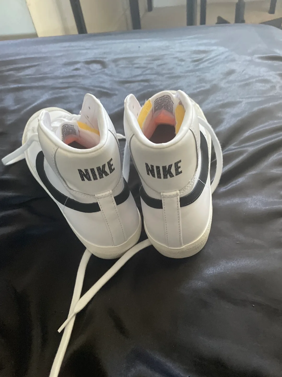 Nike Blazer Mid '77 White Sneakers image indicator(4)