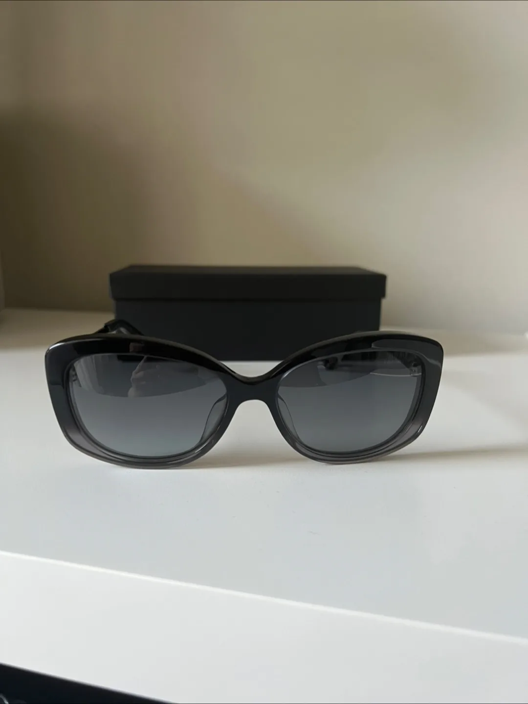 Brand new in box Christian Dior Sunglasses 100% authentic!!! image indicator(2)