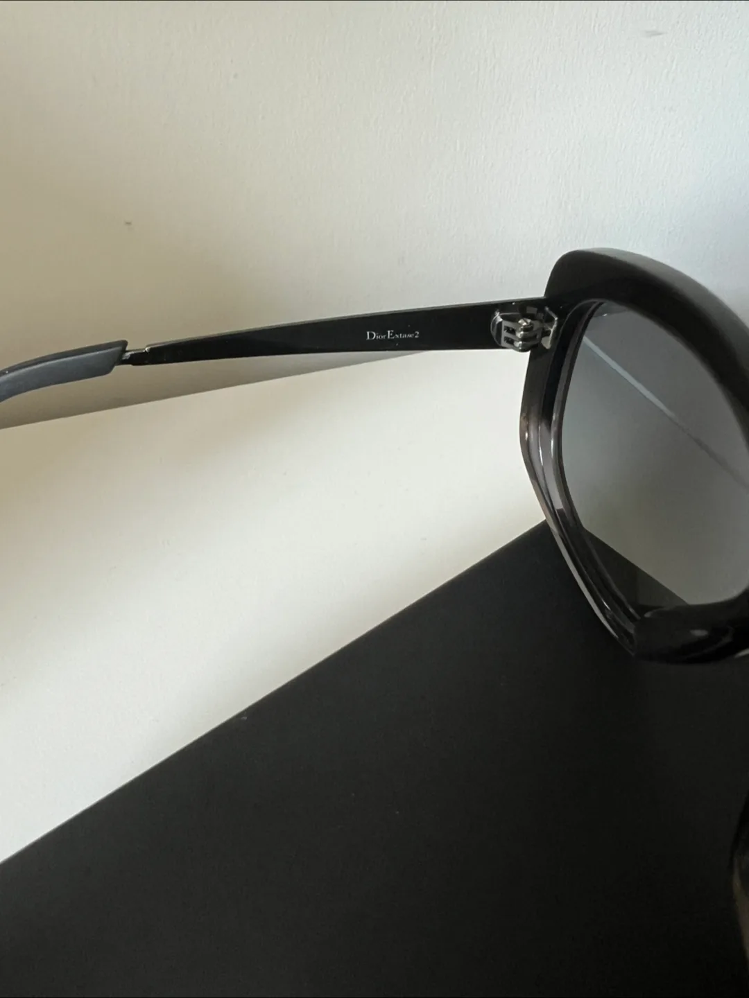 Brand new in box Christian Dior Sunglasses 100% authentic!!! image indicator(4)