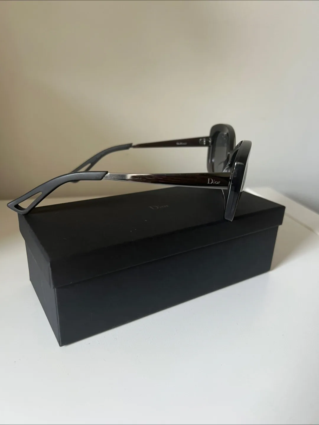 Brand new in box Christian Dior Sunglasses 100% authentic!!! image indicator(3)