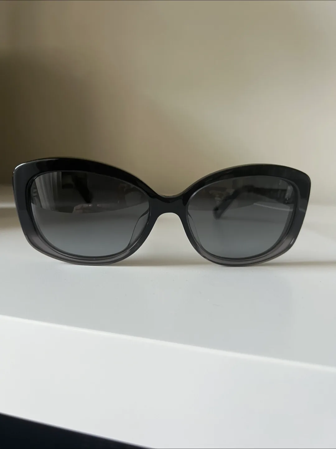 Brand new in box Christian Dior Sunglasses 100% authentic!!! image indicator(10)