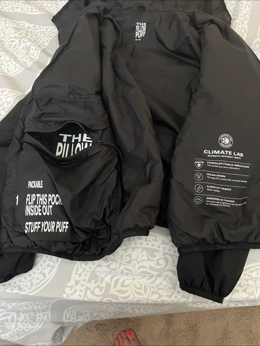 TNA The Pillow Puff Black Jacket - Size XS image indicator(3)