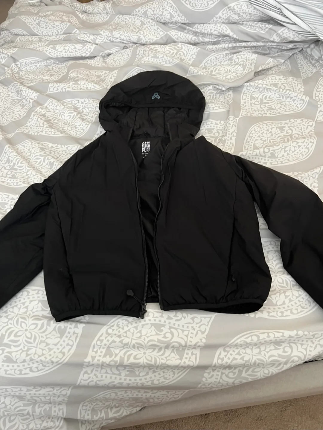 TNA The Pillow Puff Black Jacket - Size XS image indicator(2)