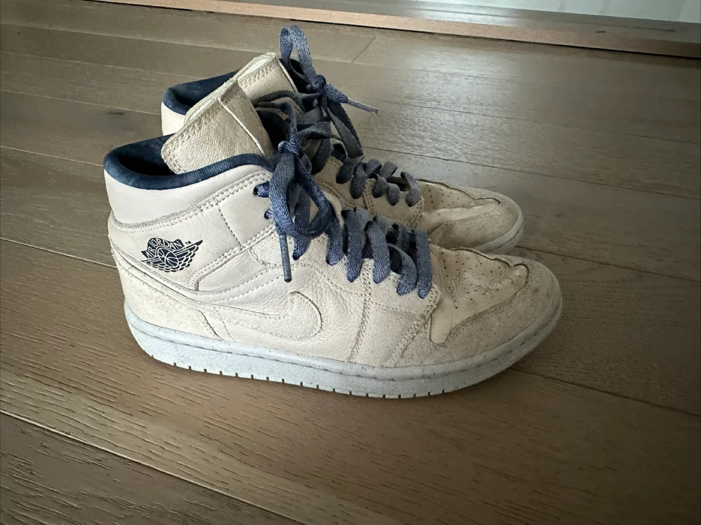 Nike Jordan woman’s size 8 sneakers thumbnail