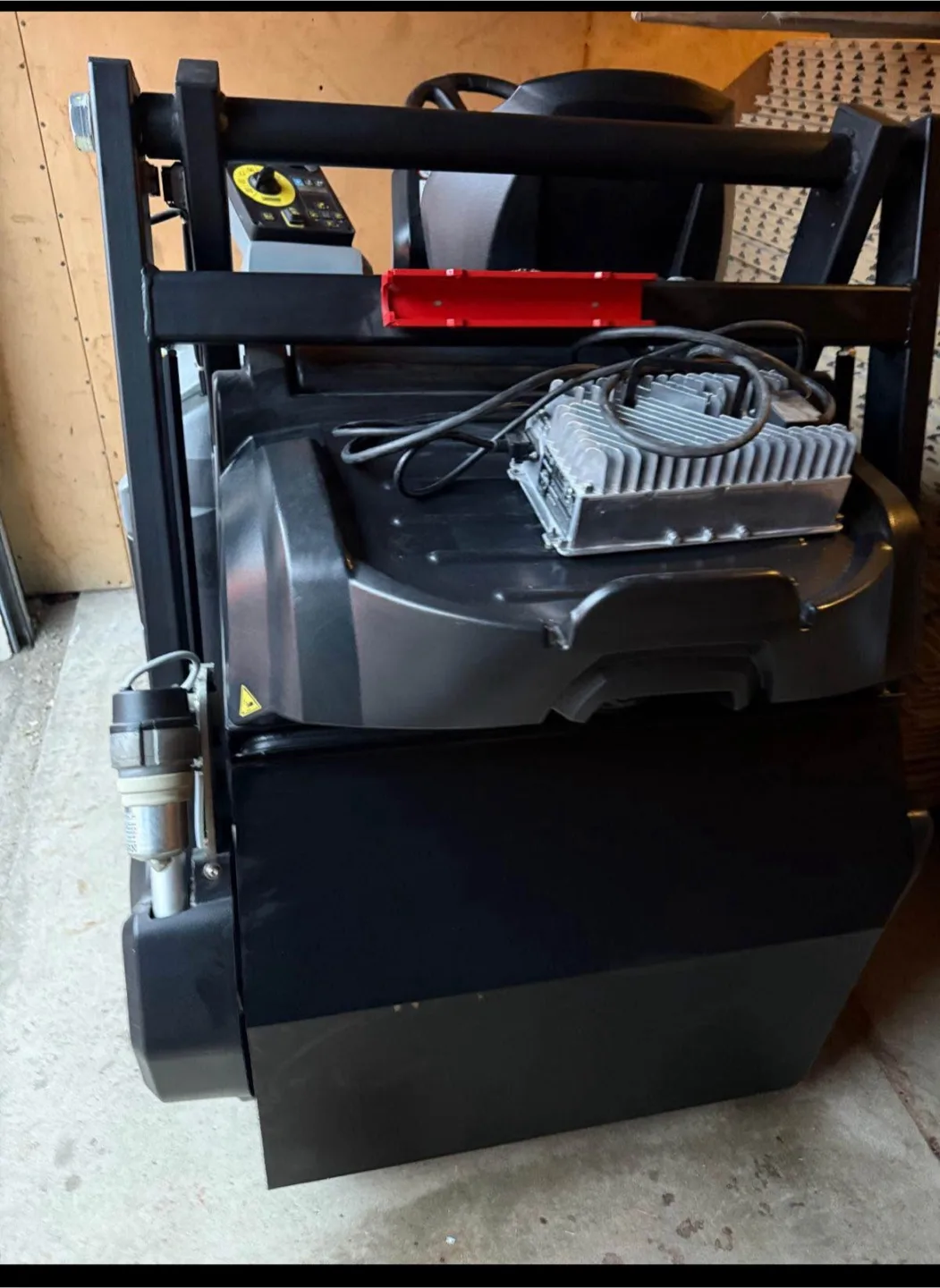 Karcher KM 105/110 R Professional Floor Sweeper image indicator(2)