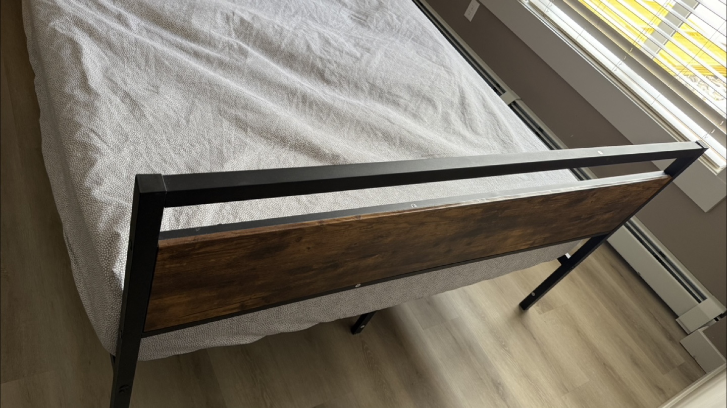 Queen Size bed and mattress - photo 2