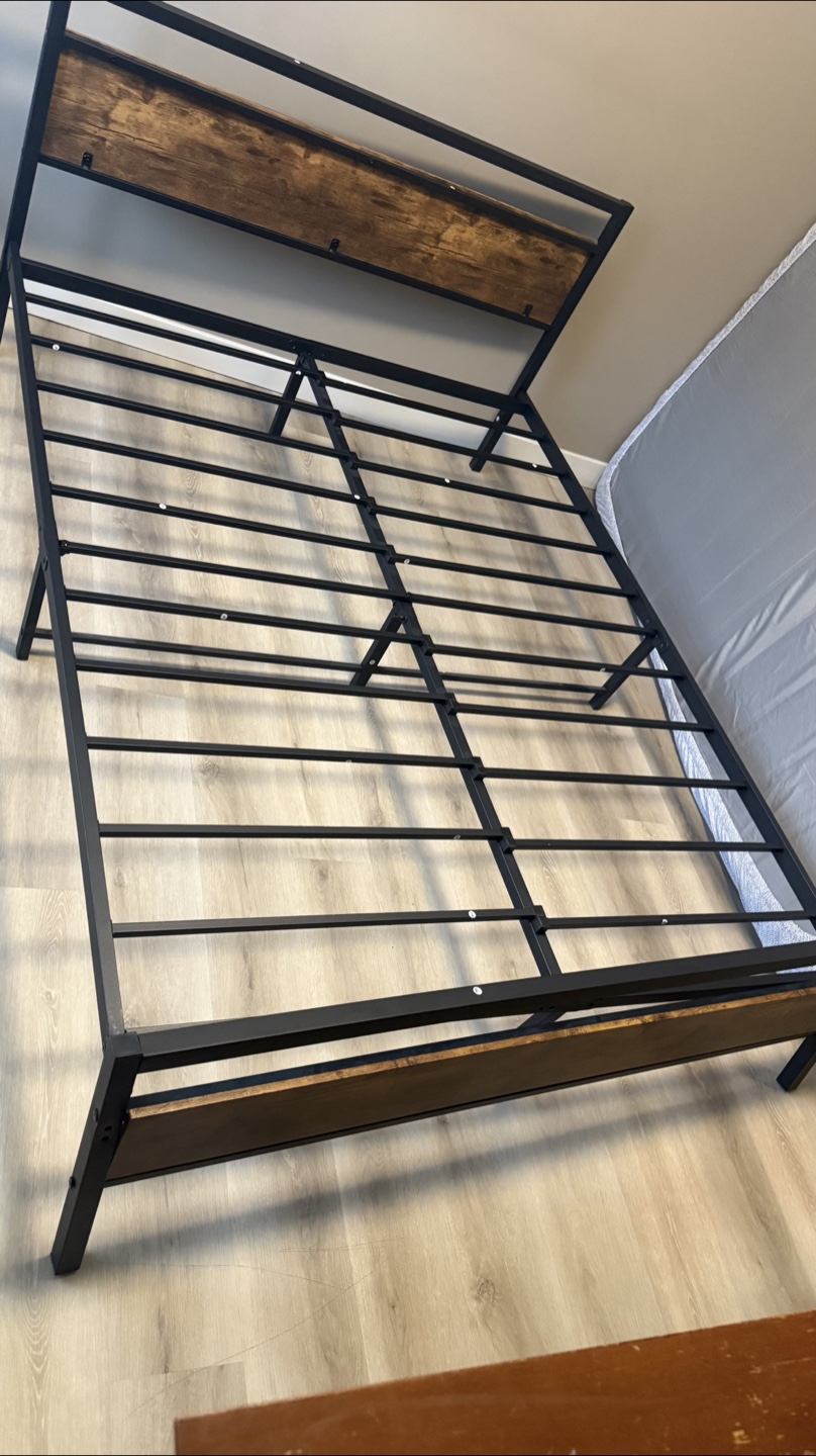 Queen Size bed and mattress - photo 3
