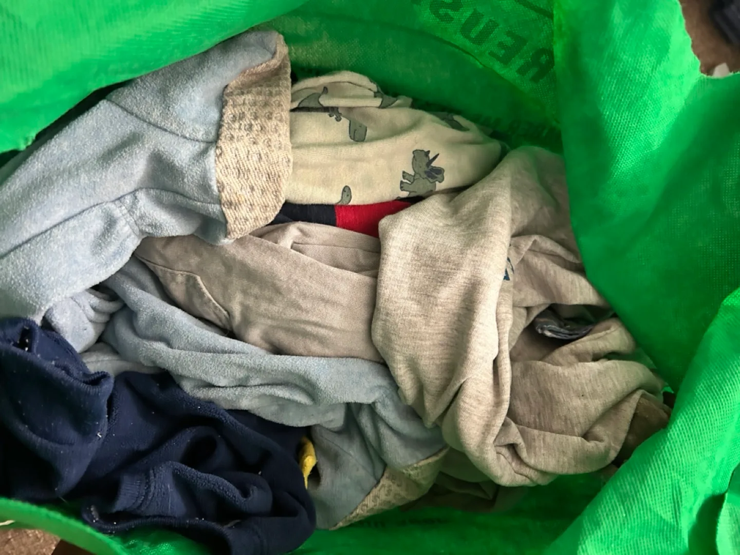 Bag of assorted toddler clothes thumbnail
